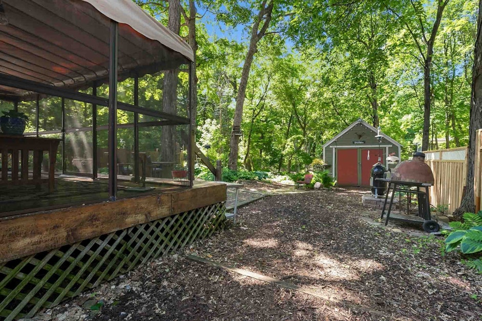 19045 Lake Avenue, Wayzata, MN 55391, Presented by Cheryl Holds